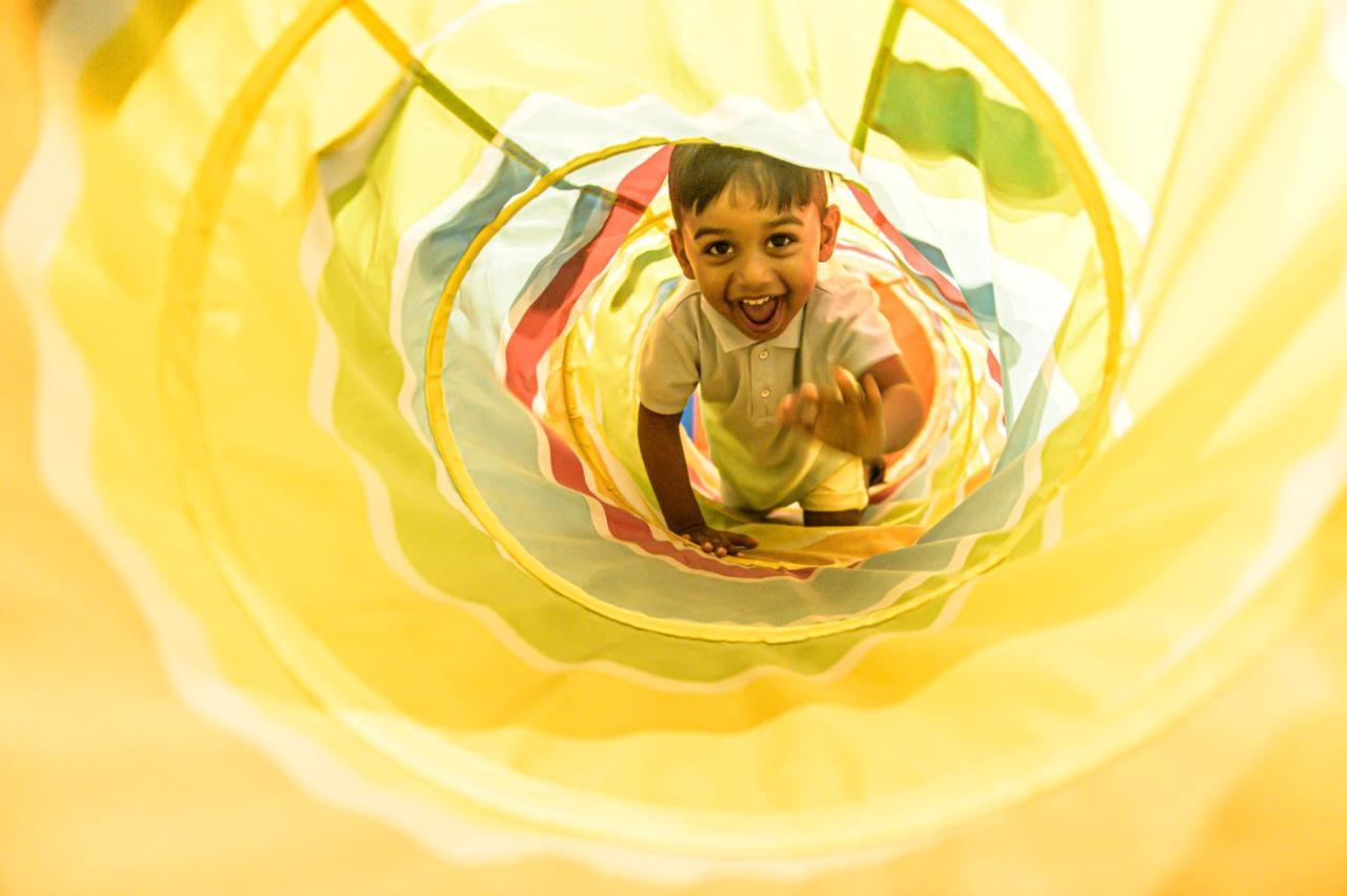 The Capital Pearls Hotel Ντούρμπαν Εξωτερικό φωτογραφία A child playing in a tunnel