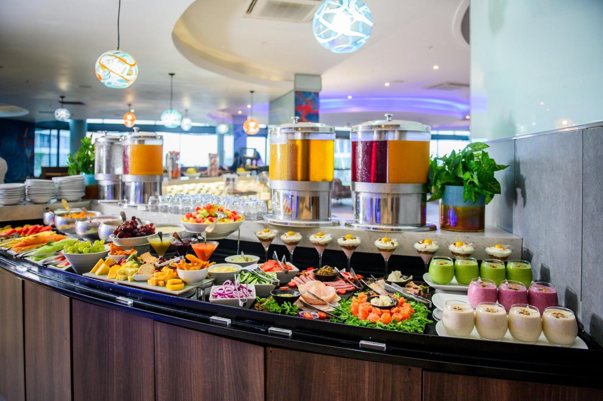 The Capital Pearls Hotel Ντούρμπαν Εξωτερικό φωτογραφία A salad bar